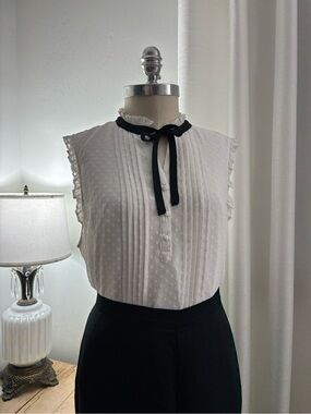 ELLE White Swiss Dot Pintuck Sleeveless Blouse with Black Neck Tie, XL, GUC